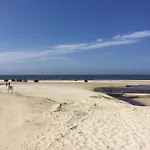 2 Person In Strand-by Traum