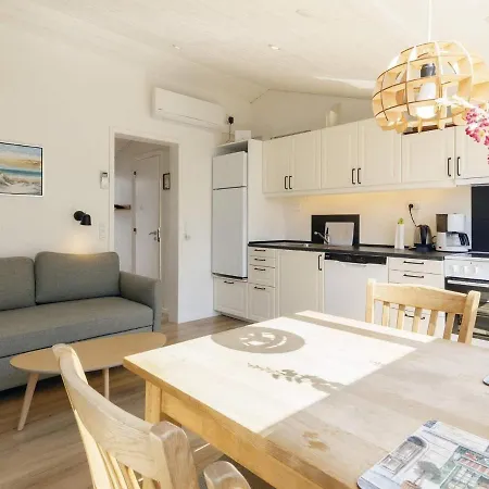 2 Person In Strand-by Traum *