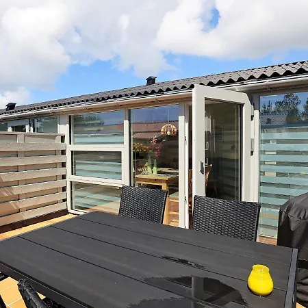 2 Person In Strand-by Traum *