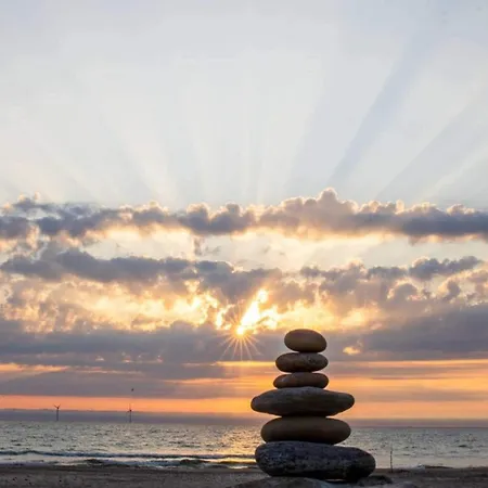 2 Person In Strand-by Traum