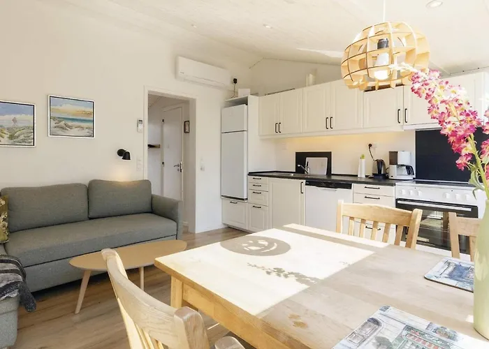 2 Person In Strand-by Traum *