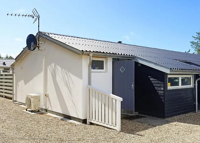 2 Person In Strand-by Traum *