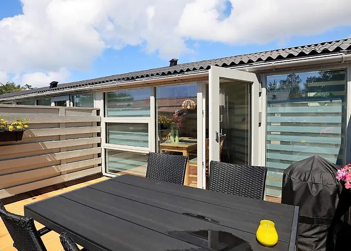 2 Person In Strand-by Traum *