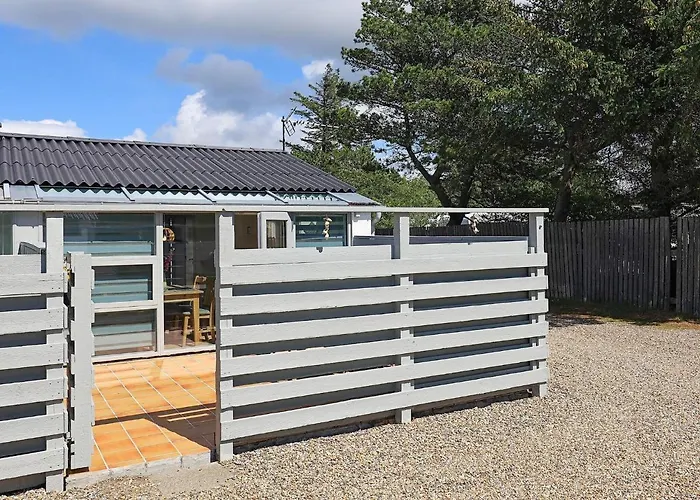 2 Person In Strand-by Traum